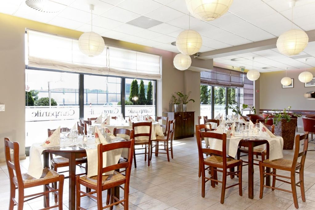 Campanile Katowice Hotel Restoran gambar